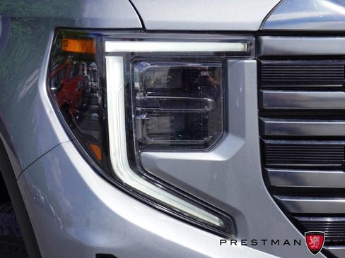 Used 2024 GMC Sierra 1500 AT4 w/ AT4 Premium Package AWD/4WD image 8