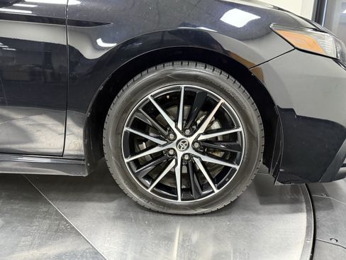 Used 2021 Toyota Camry SE FWD image 5