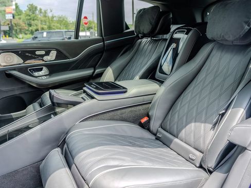 Used 2025 Mercedes-Benz Maybach GLS 600 4MATIC image 20