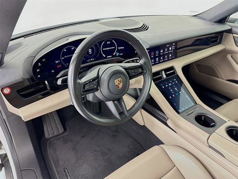 Used 2022 Porsche Taycan image 4