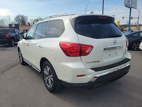Used 2019 Nissan Pathfinder SV w/ SV Tech Package image 3