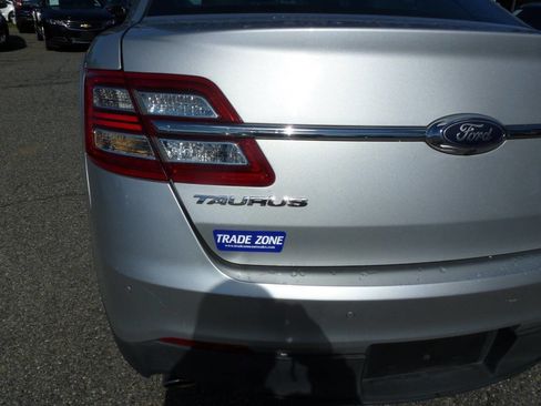 Used 2017 Ford Taurus SEL FWD image 10