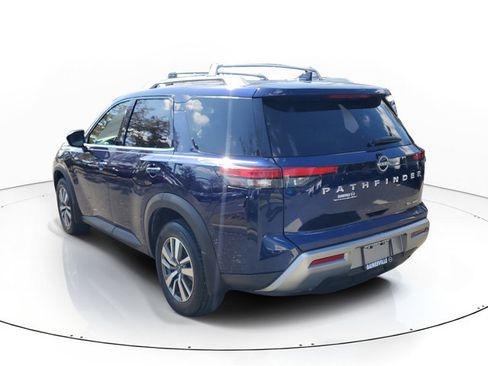 Used 2024 Nissan Pathfinder SL image 3