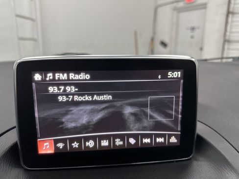 Used 2015 MAZDA MAZDA3 i Sport image 14