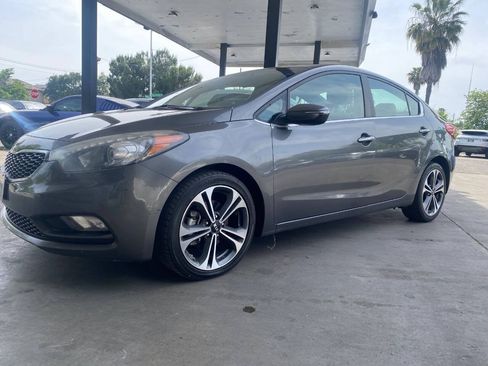 Used 2014 Kia Forte EX w/ Premium Package FWD image 4
