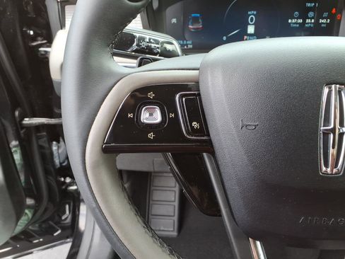 Used 2023 Lincoln Corsair AWD w/ Rear Removable Package Tray image 18