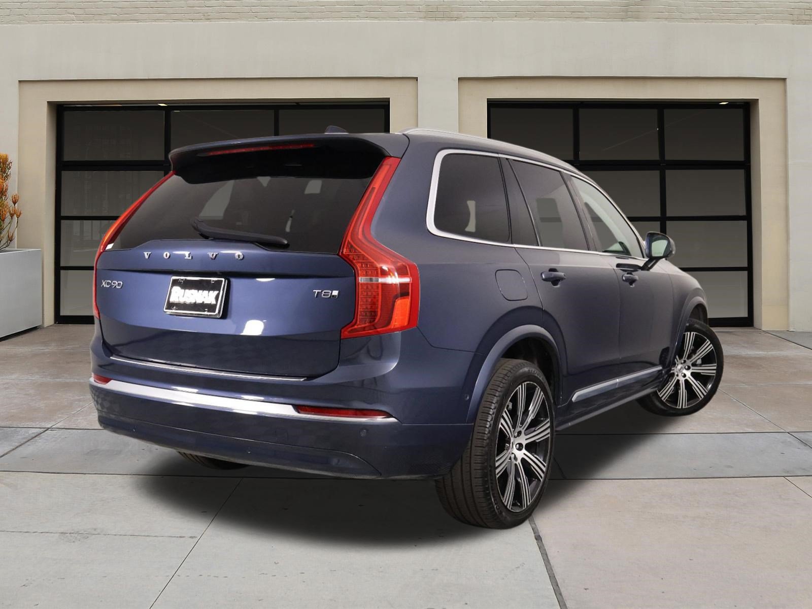 Used 2025 Volvo XC90 T8 Plus AWD/4WD image 4