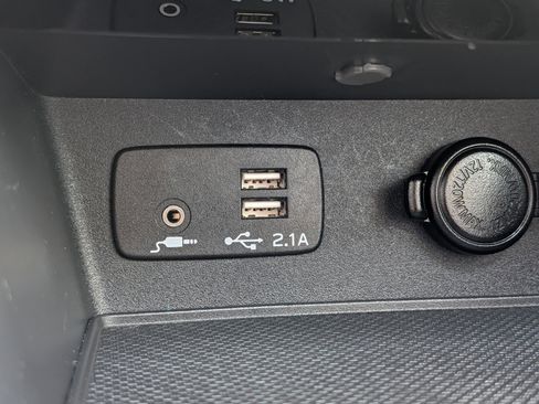 Used 2023 Subaru Forester Premium image 33