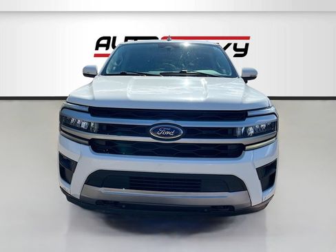 Used 2023 Ford Expedition XLT AWD/4WD image 2