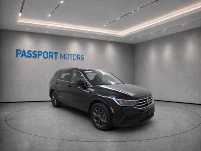 Used 2023 Volkswagen Tiguan SE w/ Panoramic Sunroof Package