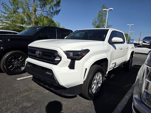 Certified 2025 Toyota Tacoma SR5 RWD image 1