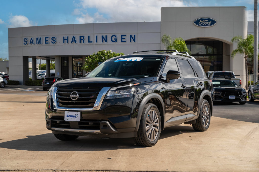 Used 2024 Nissan Pathfinder SL w/ SL Premium Package FWD image 1