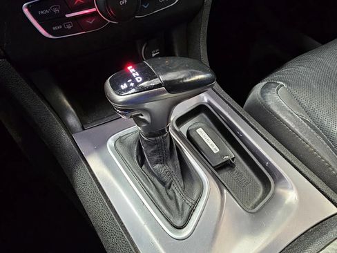Used 2019 Dodge Charger SXT w/ Leather Interior Group RWD image 17