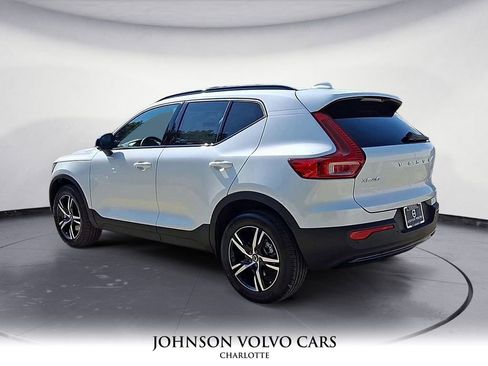 New 2026 Volvo XC40 B5 Core w/ Climate Package image 2