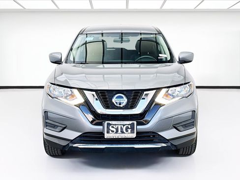 Used 2018 Nissan Rogue S image 2