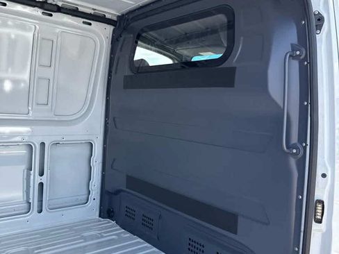 Used 2025 Mercedes-Benz Sprinter 2500 image 16