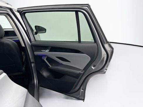 Used 2026 Volkswagen Tiguan SE FWD image 30