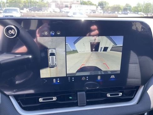Used 2026 Chevrolet Equinox LT w/ Safety and Technology Package FWD image 21