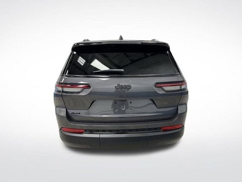 New 2025 Jeep Grand Cherokee L Altitude image 13