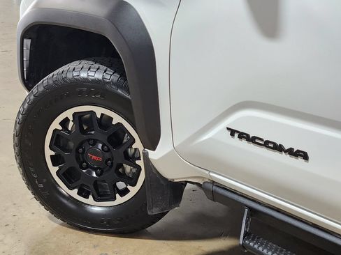 Used 2024 Toyota Tacoma TRD Off-Road AWD/4WD image 23