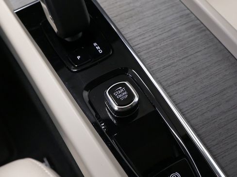 Used 2025 Volvo XC60 B5 Plus w/ Protection Package Premier image 39