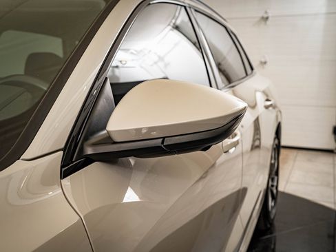 Used 2021 Audi e-tron Premium w/ Convenience Plus Package image 16