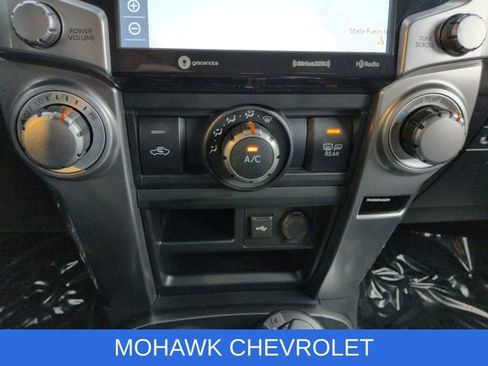 Used 2022 Toyota 4Runner SR5 AWD/4WD image 19