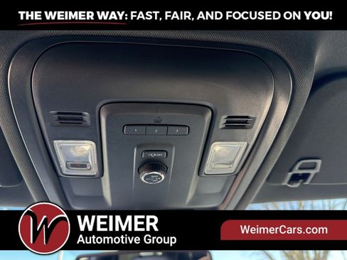 Used 2022 Chevrolet Suburban LT AWD/4WD image 18