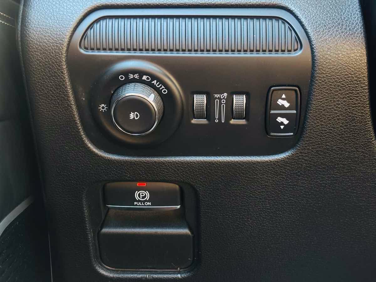 Used 2022 Jeep Wagoneer Series II w/ Premium Group I AWD/4WD image 52