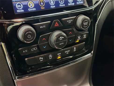 Used 2020 Jeep Grand Cherokee Limited image 16