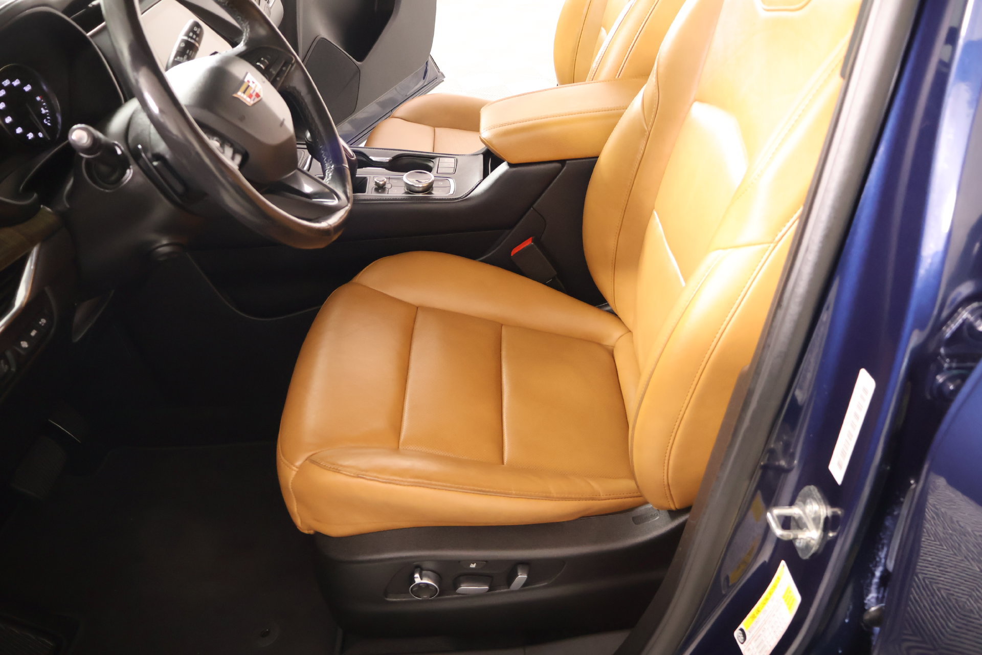 Used 2019 Cadillac XT4 Premium Luxury FWD image 11