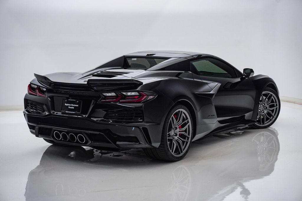 Used 2023 Chevrolet Corvette Z06 RWD image 9