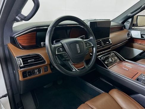 Used 2023 Lincoln Navigator L Reserve image 10