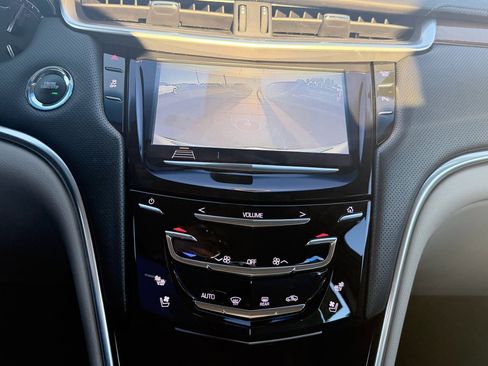 Used 2019 Cadillac XTS Luxury image 11