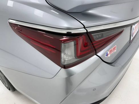 Used 2025 Lexus ES 300h w/ Technology Package FWD image 36