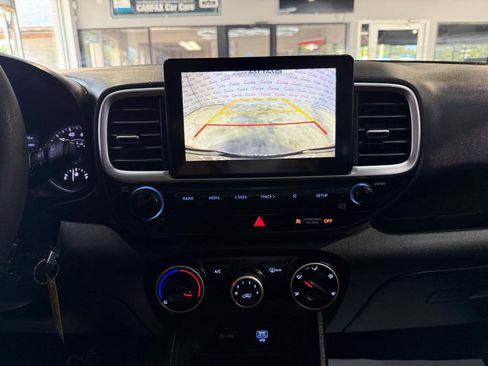 Used 2021 Hyundai Venue SE FWD image 15