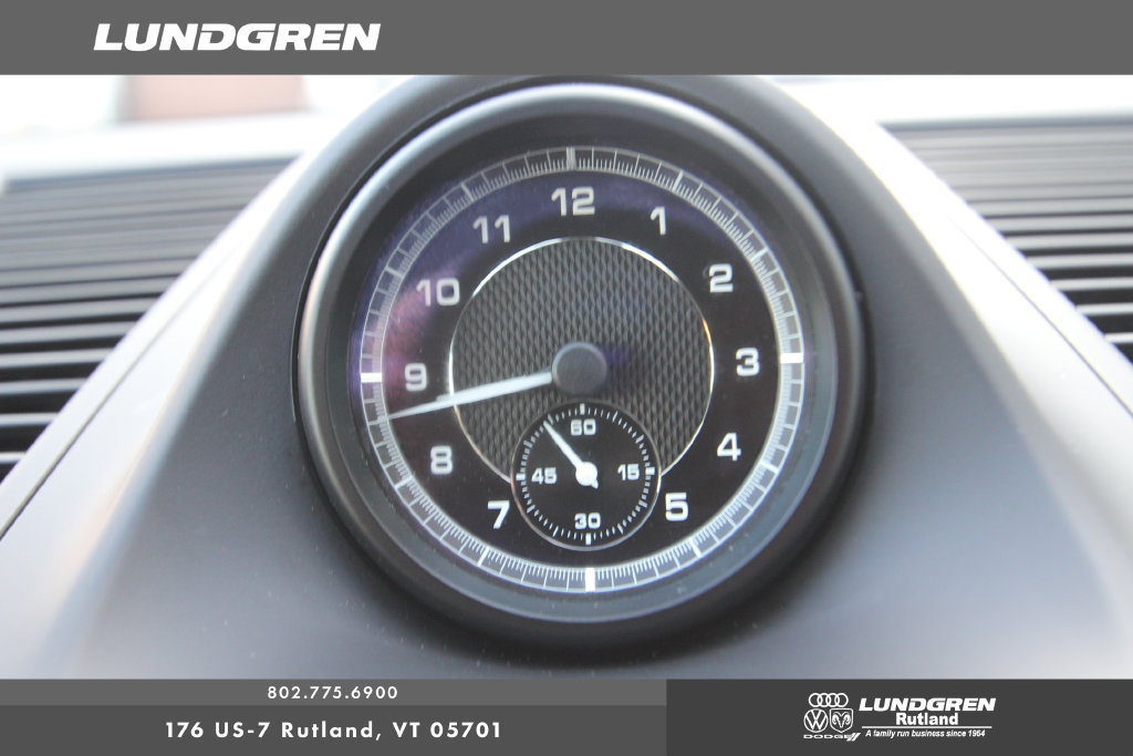 Used 2025 Porsche Macan AWD/4WD image 18