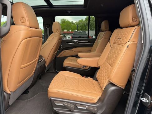Used 2024 Cadillac Escalade ESV Sport AWD/4WD image 30