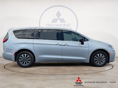 Used 2024 Chrysler Pacifica Limited