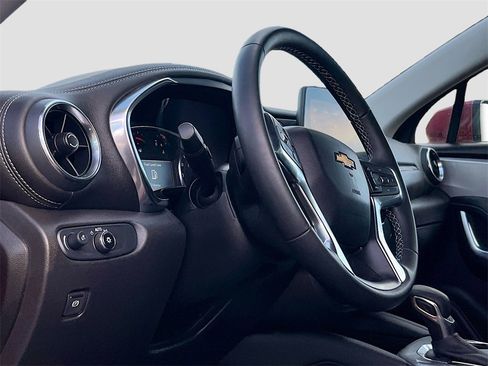 Used 2025 Chevrolet Blazer LT image 9