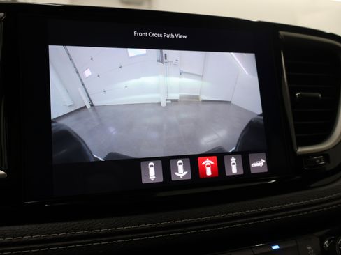 Used 2024 Chrysler Pacifica Limited FWD image 19