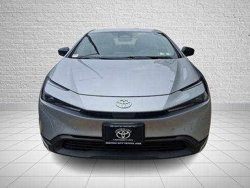 Used 2024 Toyota Prius LE FWD image 2