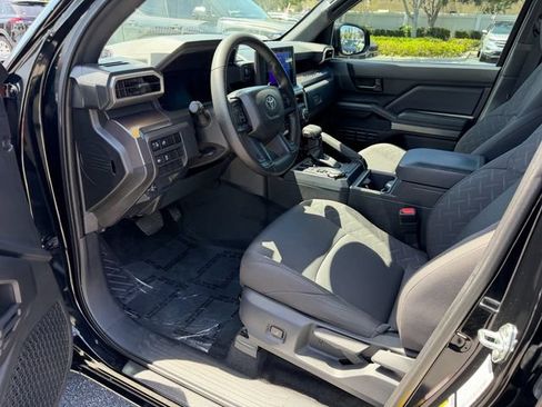 Used 2025 Toyota Tacoma SR5 AWD/4WD image 11