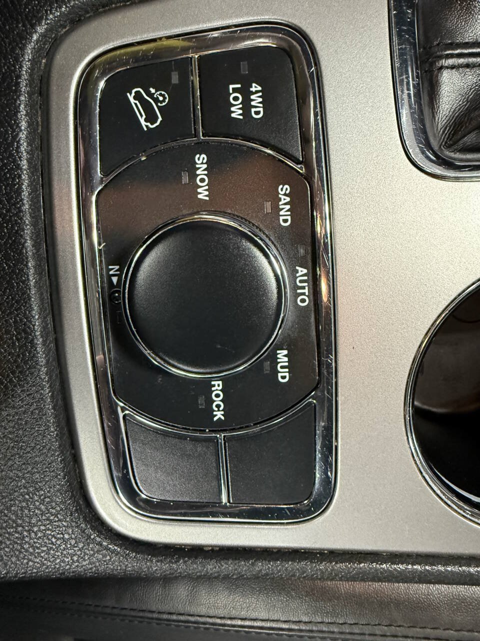 Used 2020 Jeep Grand Cherokee Limited AWD/4WD image 16
