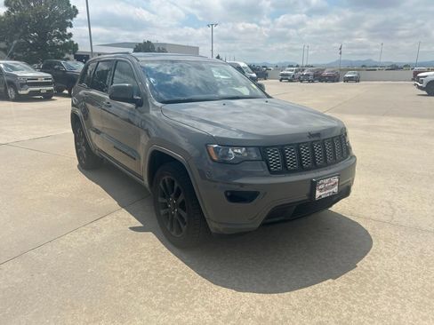 Used 2020 Jeep Grand Cherokee Altitude AWD/4WD image 8