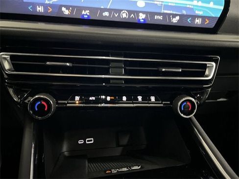 New 2025 Chevrolet Traverse LT w/ Sun and Wheel Package image 18