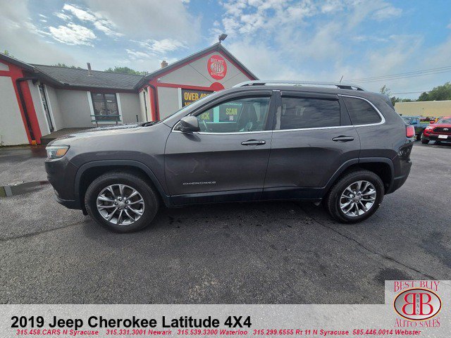 Used 2019 Jeep Cherokee Latitude Plus w/ Cold Weather Group AWD/4WD image 4