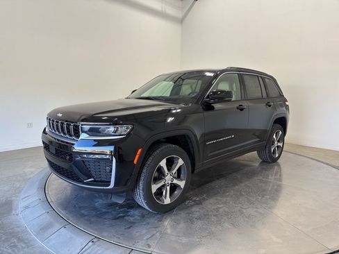 Used 2026 Jeep Grand Cherokee Limited w/ Luxury Tech Group II AWD/4WD image 3