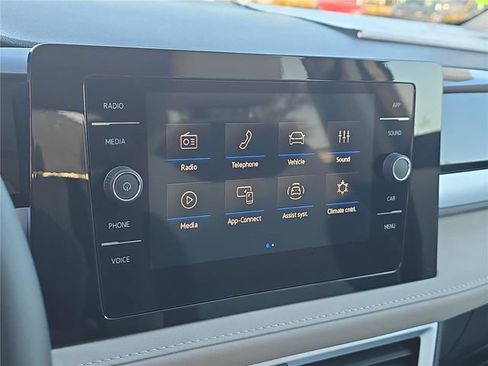 New 2026 Volkswagen Taos SE FWD image 16