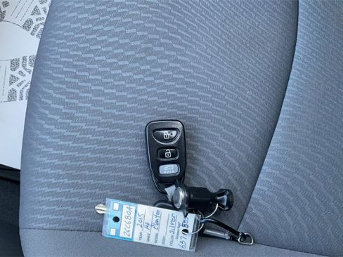 Used 2015 Hyundai Elantra SE image 29